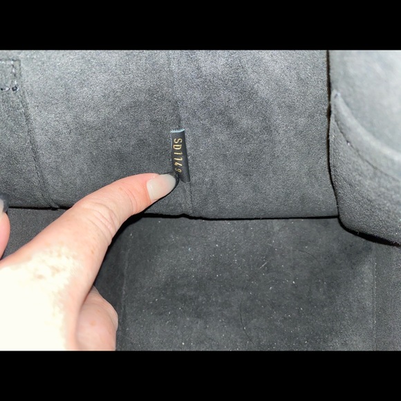 Louis Vuitton Empreinte V Tote - Picture 7 of 10